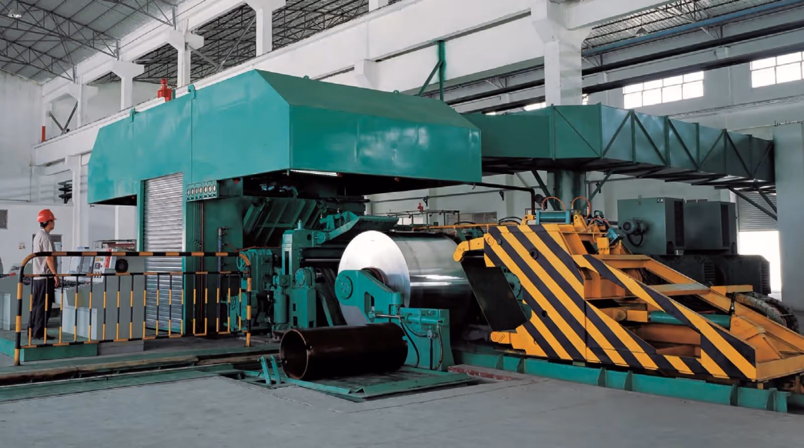 Continuous casting and rolling machinery in the casting hall